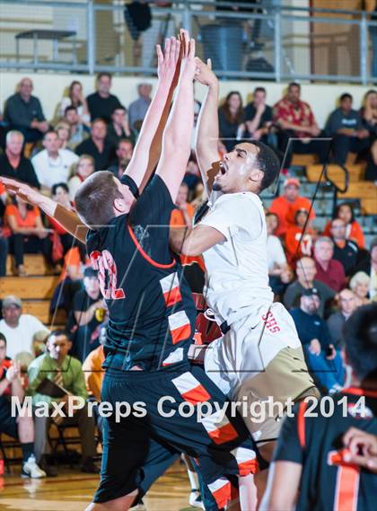 Thumbnail 2 in Half Moon Bay vs. Salesian (CIF NorCal Regional D4 Semifinal) photogallery.
