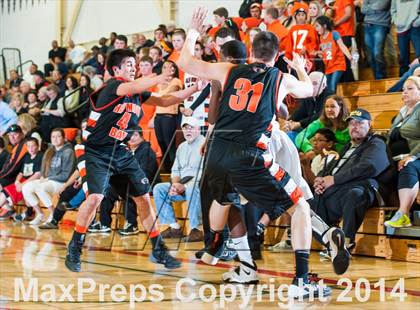 Thumbnail 3 in Half Moon Bay vs. Salesian (CIF NorCal Regional D4 Semifinal) photogallery.