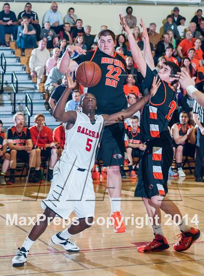 Thumbnail 3 in Half Moon Bay vs. Salesian (CIF NorCal Regional D4 Semifinal) photogallery.