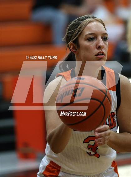 Thumbnail 2 in Grand Saline vs Harleton photogallery.