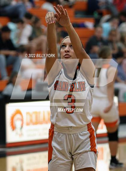 Thumbnail 2 in Grand Saline vs Harleton photogallery.