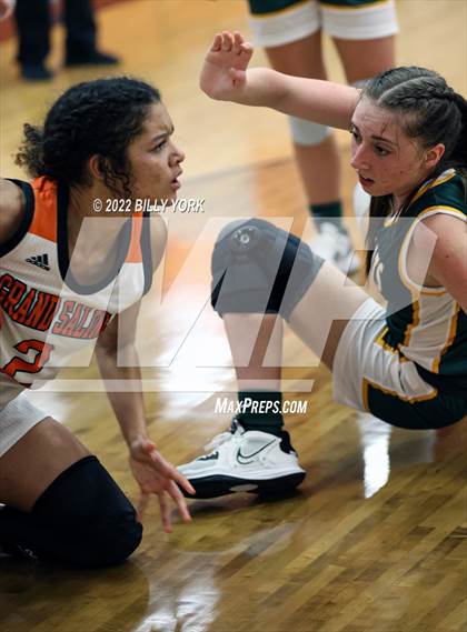 Thumbnail 2 in Grand Saline vs Harleton photogallery.
