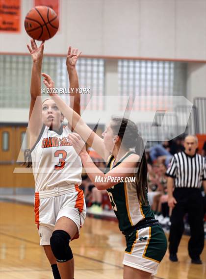 Thumbnail 2 in Grand Saline vs Harleton photogallery.