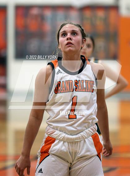 Thumbnail 2 in Grand Saline vs Harleton photogallery.