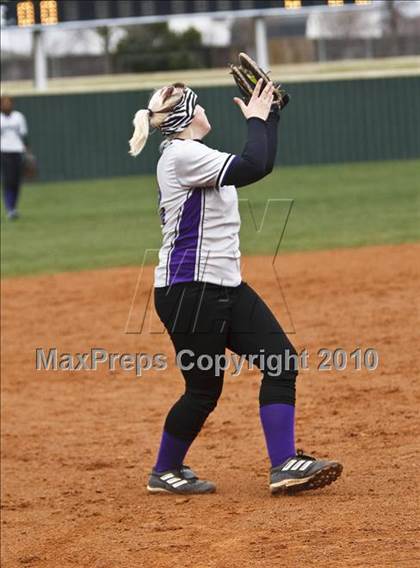Thumbnail 2 in Crowley vs. Bell (Mansfield Varsity Softball Tournament) photogallery.