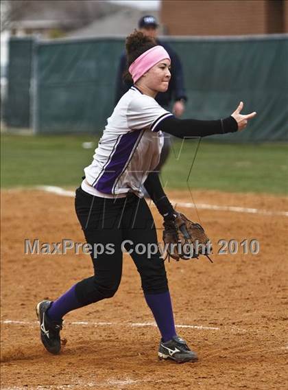 Thumbnail 2 in Crowley vs. Bell (Mansfield Varsity Softball Tournament) photogallery.