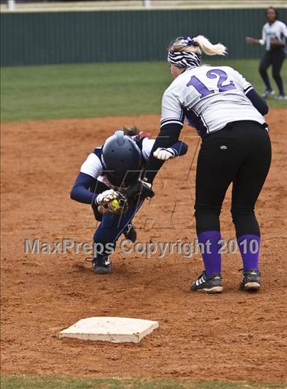 Thumbnail 2 in Crowley vs. Bell (Mansfield Varsity Softball Tournament) photogallery.