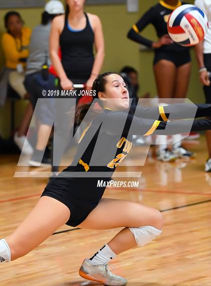 Thumbnail 2 in Bishop O'Dowd vs. Mira Costa (Nike Tournament of Champions) photogallery.