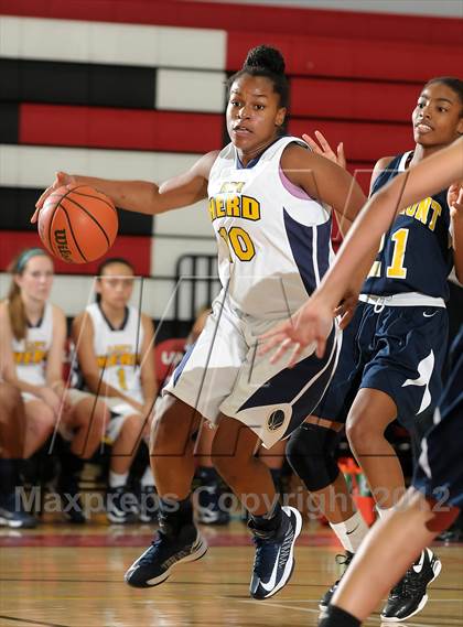 Thumbnail 2 in Rosemenot vs. Elk Grove (Cordova Tournament) photogallery.