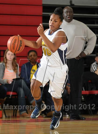 Thumbnail 2 in Rosemenot vs. Elk Grove (Cordova Tournament) photogallery.