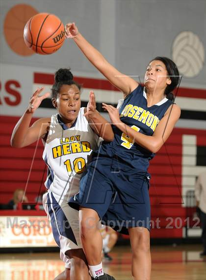 Thumbnail 3 in Rosemenot vs. Elk Grove (Cordova Tournament) photogallery.