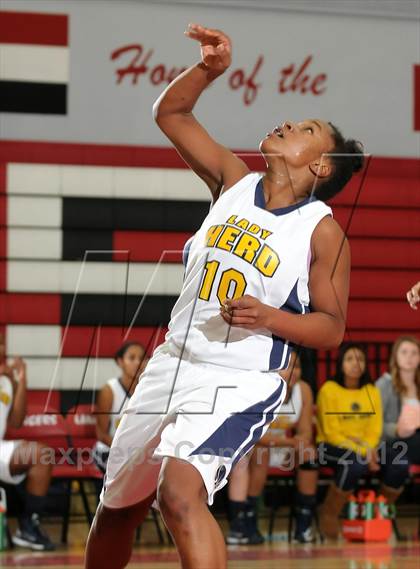 Thumbnail 2 in Rosemenot vs. Elk Grove (Cordova Tournament) photogallery.