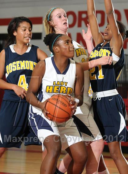 Thumbnail 1 in Rosemenot vs. Elk Grove (Cordova Tournament) photogallery.
