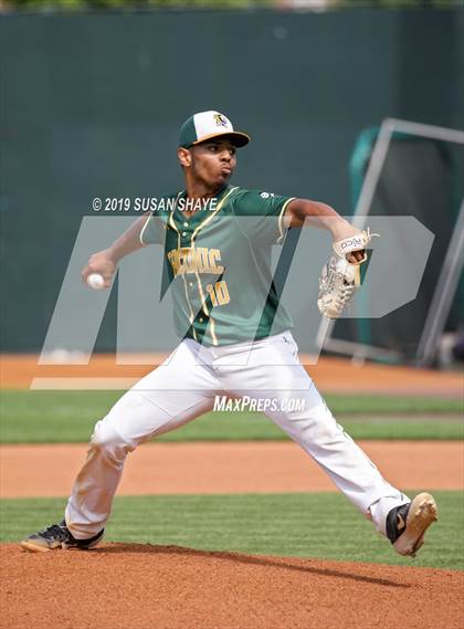 Thumbnail 1 in Medway vs. Taconic (MIAA Division 3 Final) photogallery.