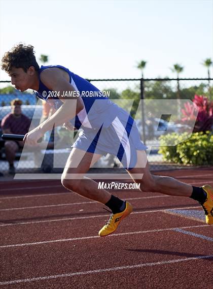 Thumbnail 1 in FHSAA District 3-2A (4 x 400 Relay) photogallery.