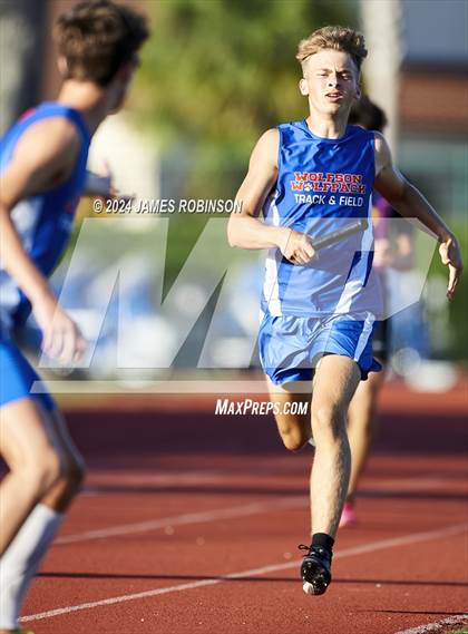 Thumbnail 1 in FHSAA District 3-2A (4 x 400 Relay) photogallery.