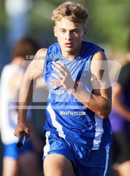 Thumbnail 1 in FHSAA District 3-2A (4 x 400 Relay) photogallery.