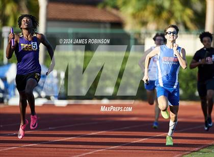 Thumbnail 1 in FHSAA District 3-2A (4 x 400 Relay) photogallery.