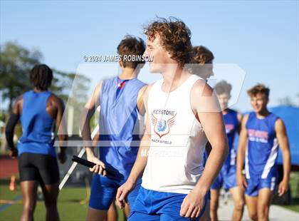 Thumbnail 1 in FHSAA District 3-2A (4 x 400 Relay) photogallery.