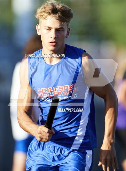 Thumbnail 3 in FHSAA District 3-2A (4 x 400 Relay) photogallery.