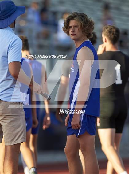 Thumbnail 1 in FHSAA District 3-2A (4 x 400 Relay) photogallery.