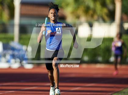Thumbnail 1 in FHSAA District 3-2A (4 x 400 Relay) photogallery.