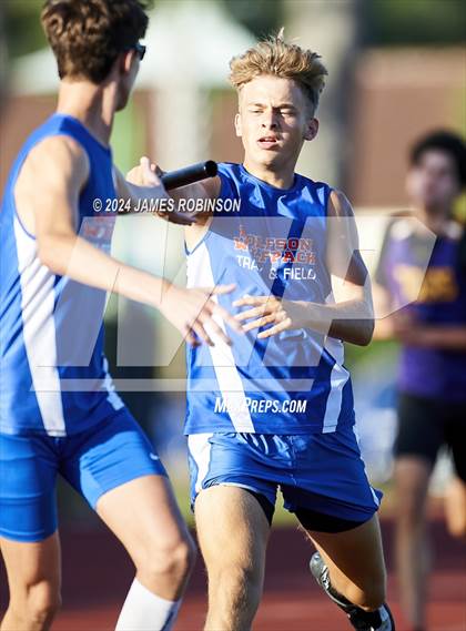 Thumbnail 1 in FHSAA District 3-2A (4 x 400 Relay) photogallery.