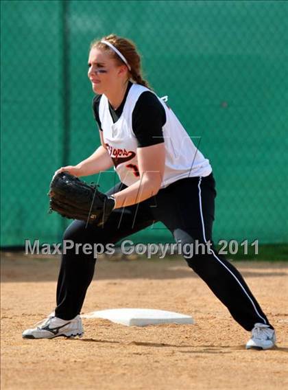 Thumbnail 2 in Columbia vs Mountain Home (4A District Playoff) photogallery.