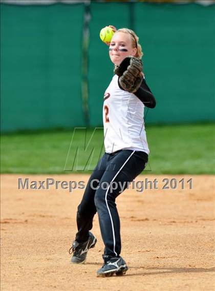 Thumbnail 2 in Columbia vs Mountain Home (4A District Playoff) photogallery.
