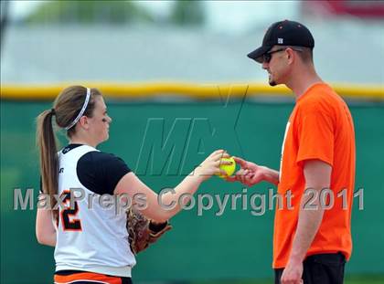 Thumbnail 3 in Columbia vs Mountain Home (4A District Playoff) photogallery.