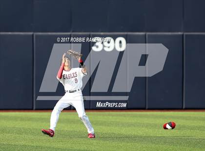 Thumbnail 2 in Carroll vs. Allen (UIL 6A Regional Quarterfinal) photogallery.