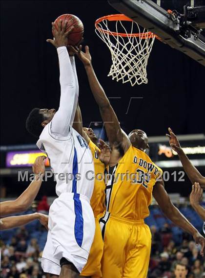 Thumbnail 3 in Bishop O'Dowd vs. Sacred Heart Cathedral (CIF D3 NorCal Regional Final) photogallery.