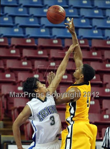Thumbnail 3 in Bishop O'Dowd vs. Sacred Heart Cathedral (CIF D3 NorCal Regional Final) photogallery.
