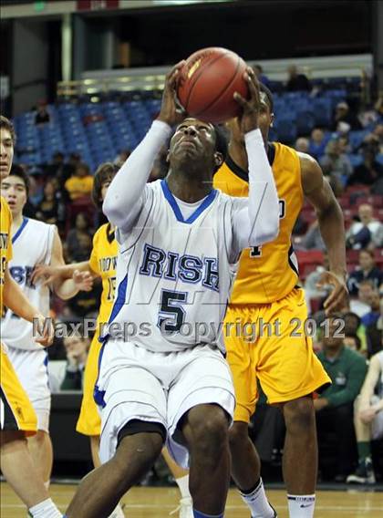 Thumbnail 1 in Bishop O'Dowd vs. Sacred Heart Cathedral (CIF D3 NorCal Regional Final) photogallery.