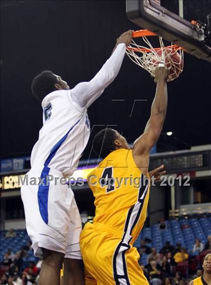 Thumbnail 1 in Bishop O'Dowd vs. Sacred Heart Cathedral (CIF D3 NorCal Regional Final) photogallery.