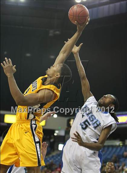 Thumbnail 2 in Bishop O'Dowd vs. Sacred Heart Cathedral (CIF D3 NorCal Regional Final) photogallery.
