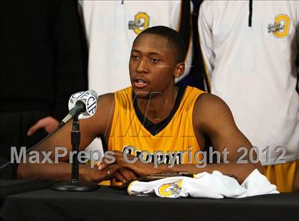 Thumbnail 3 in Bishop O'Dowd vs. Sacred Heart Cathedral (CIF D3 NorCal Regional Final) photogallery.