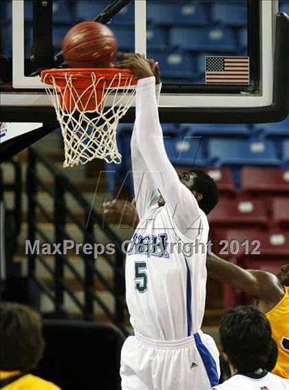 Thumbnail 3 in Bishop O'Dowd vs. Sacred Heart Cathedral (CIF D3 NorCal Regional Final) photogallery.