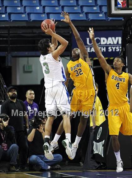 Thumbnail 1 in Bishop O'Dowd vs. Sacred Heart Cathedral (CIF D3 NorCal Regional Final) photogallery.