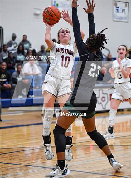 Thumbnail 2 in Magnolia West vs Ellison (UIL 5A Reg III Bi-District) photogallery.