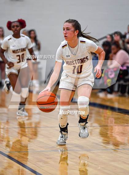 Thumbnail 2 in Magnolia West vs Ellison (UIL 5A Reg III Bi-District) photogallery.