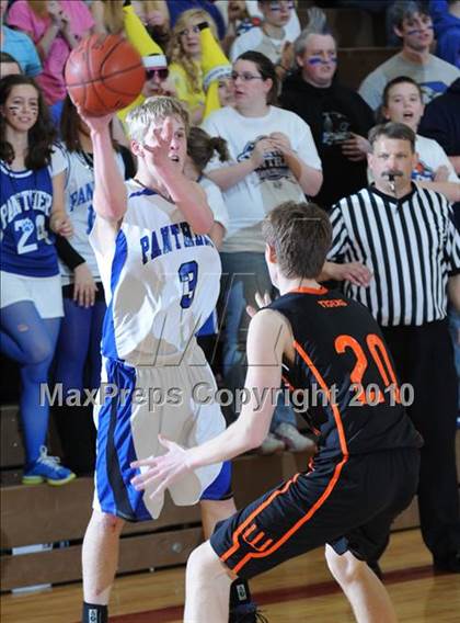 Thumbnail 1 in St. Croix Central vs. Webster (D3 Regional Championship) photogallery.