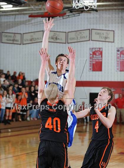 Thumbnail 1 in St. Croix Central vs. Webster (D3 Regional Championship) photogallery.