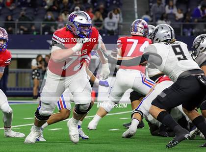 Thumbnail 3 in Westlake vs. Guyer (UIL Football 6A D2 Finals) photogallery.
