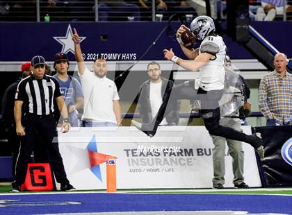 Thumbnail 3 in Westlake vs. Guyer (UIL Football 6A D2 Finals) photogallery.