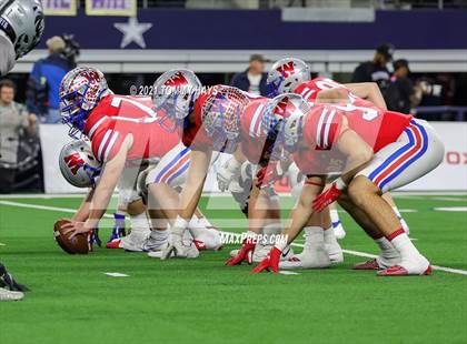 Thumbnail 3 in Westlake vs. Guyer (UIL Football 6A D2 Finals) photogallery.