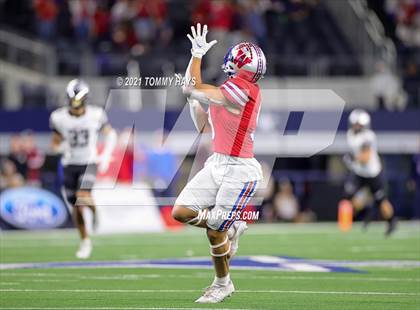 Thumbnail 3 in Westlake vs. Guyer (UIL Football 6A D2 Finals) photogallery.