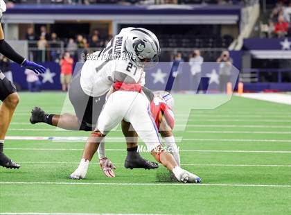 Thumbnail 3 in Westlake vs. Guyer (UIL Football 6A D2 Finals) photogallery.