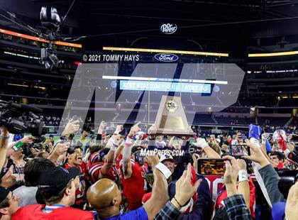 Thumbnail 1 in Westlake vs. Guyer (UIL Football 6A D2 Finals) photogallery.