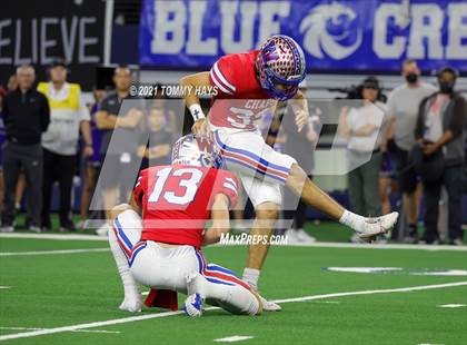 Thumbnail 2 in Westlake vs. Guyer (UIL Football 6A D2 Finals) photogallery.